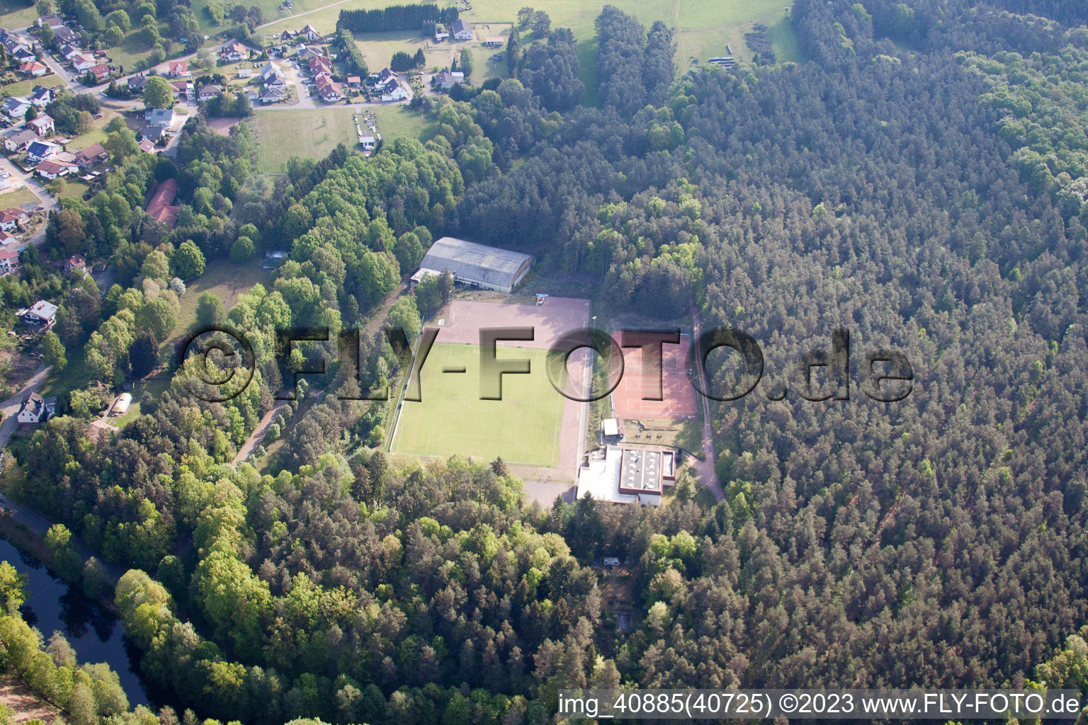 Luftbild von Eppenbrunn, Sportplatz im Bundesland Rheinland-Pfalz, Deutschland