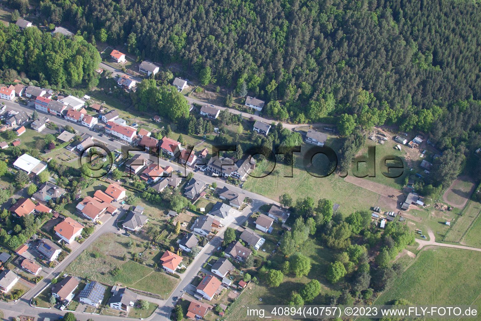 Luftaufnahme von Eppenbrunn, Untere Haardtstraße 57 + 59 im Bundesland Rheinland-Pfalz, Deutschland