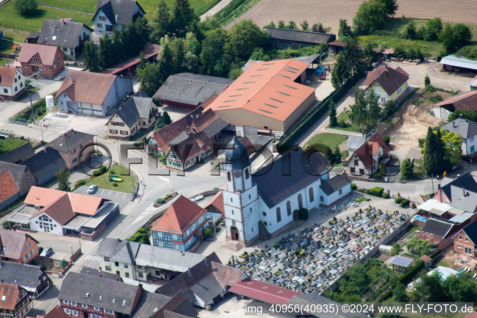 Drohnenbild von Niederlauterbach im Bundesland Bas-Rhin, Frankreich