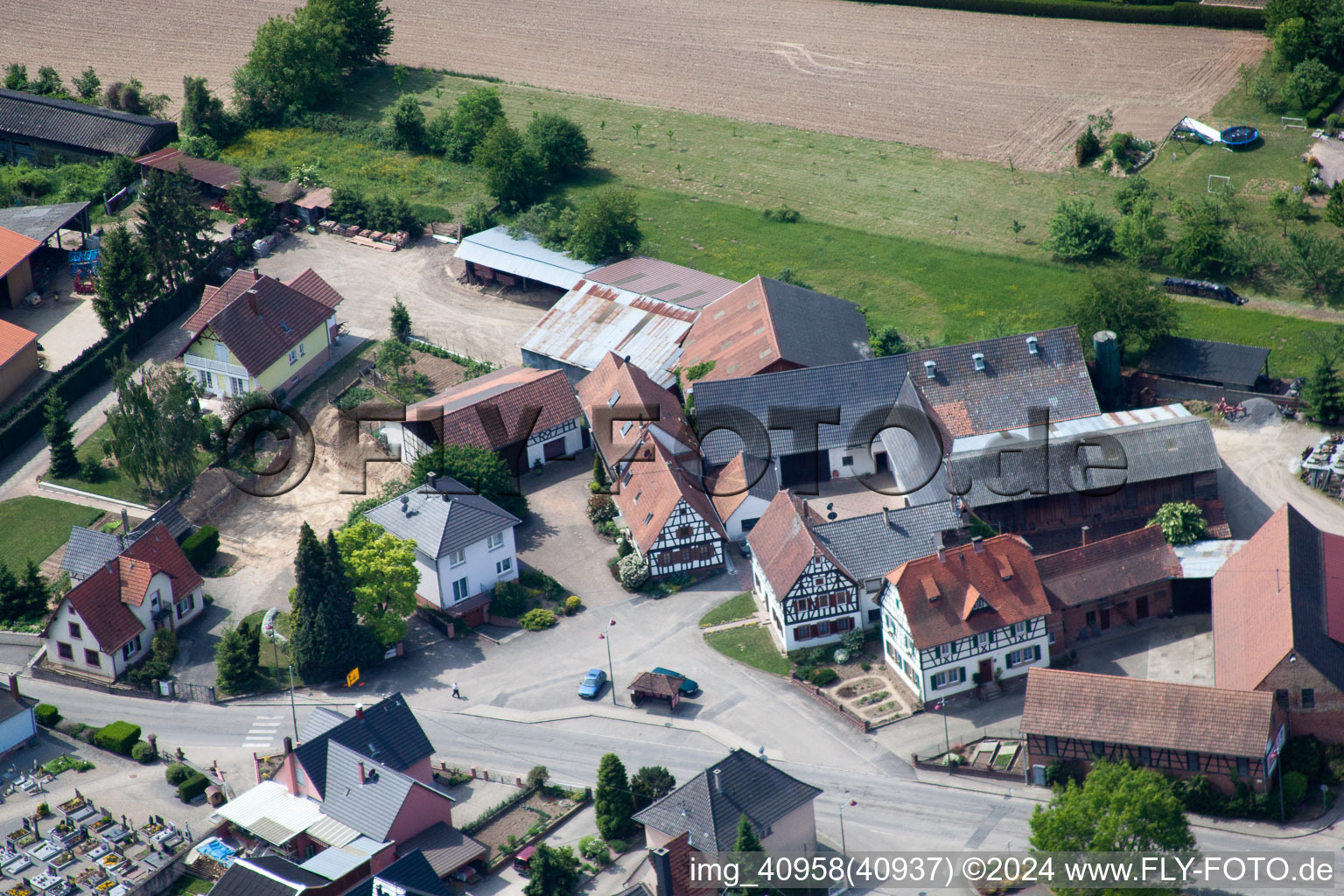 Niederlauterbach im Bundesland Bas-Rhin, Frankreich von einer Drohne aus