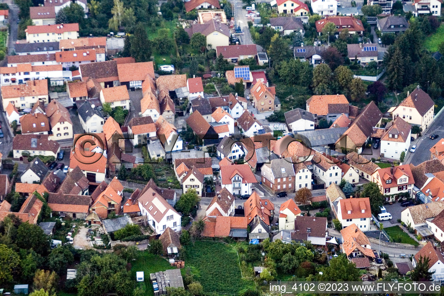Schrägluftbild von Ortsteil Arzheim in Landau in der Pfalz im Bundesland Rheinland-Pfalz, Deutschland