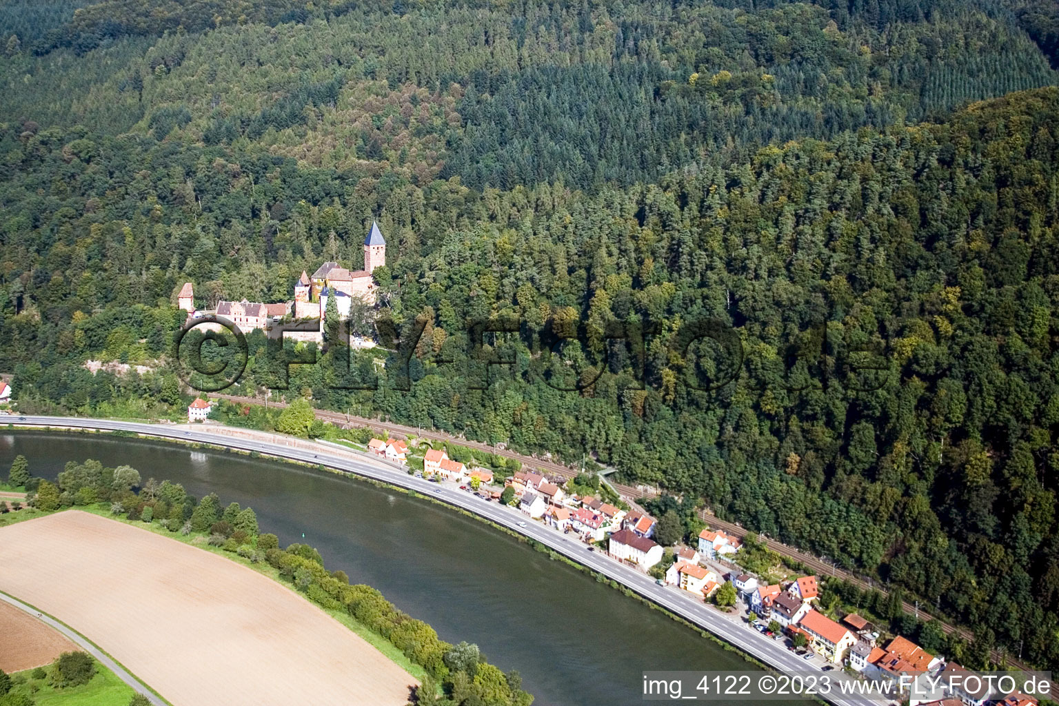 Zwingenberg im Bundesland Baden-Württemberg, Deutschland von der Drohne aus gesehen