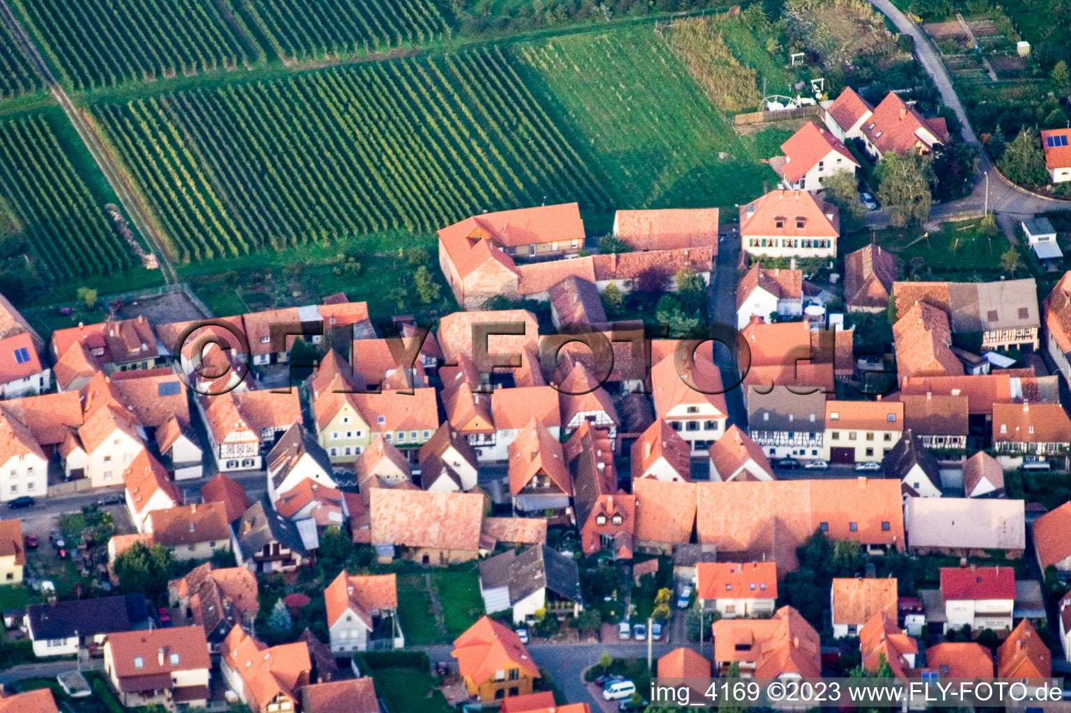 Drohnenaufname von Ortsteil Schweigen in Schweigen-Rechtenbach im Bundesland Rheinland-Pfalz, Deutschland