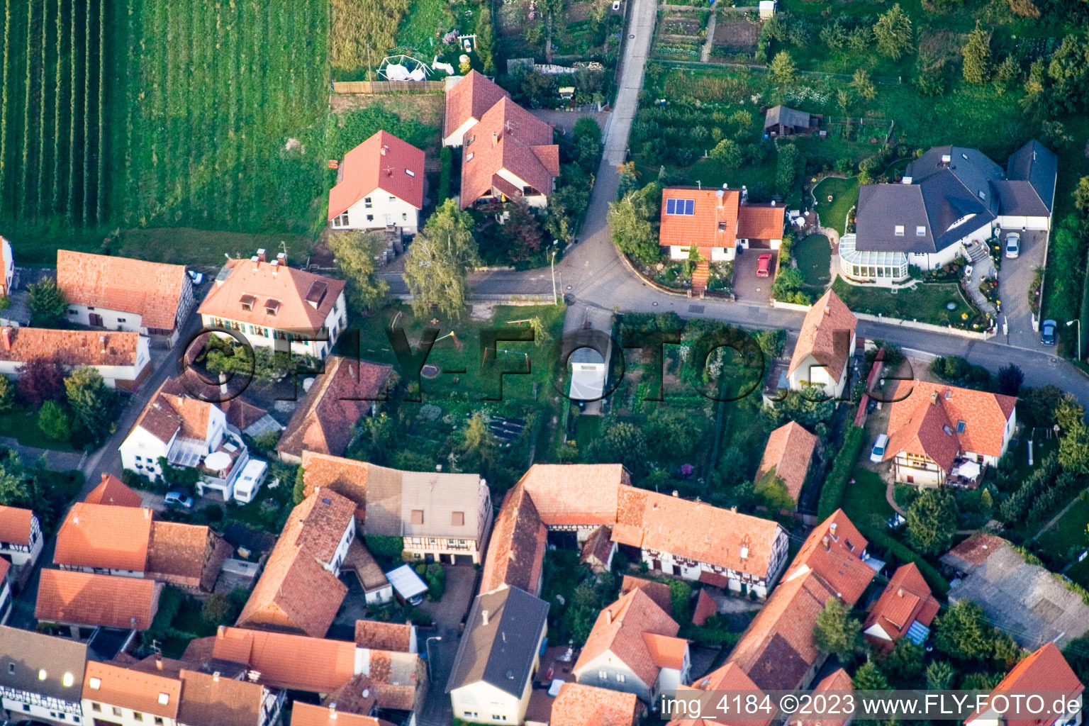 Ortsteil Schweigen in Schweigen-Rechtenbach im Bundesland Rheinland-Pfalz, Deutschland aus der Vogelperspektive