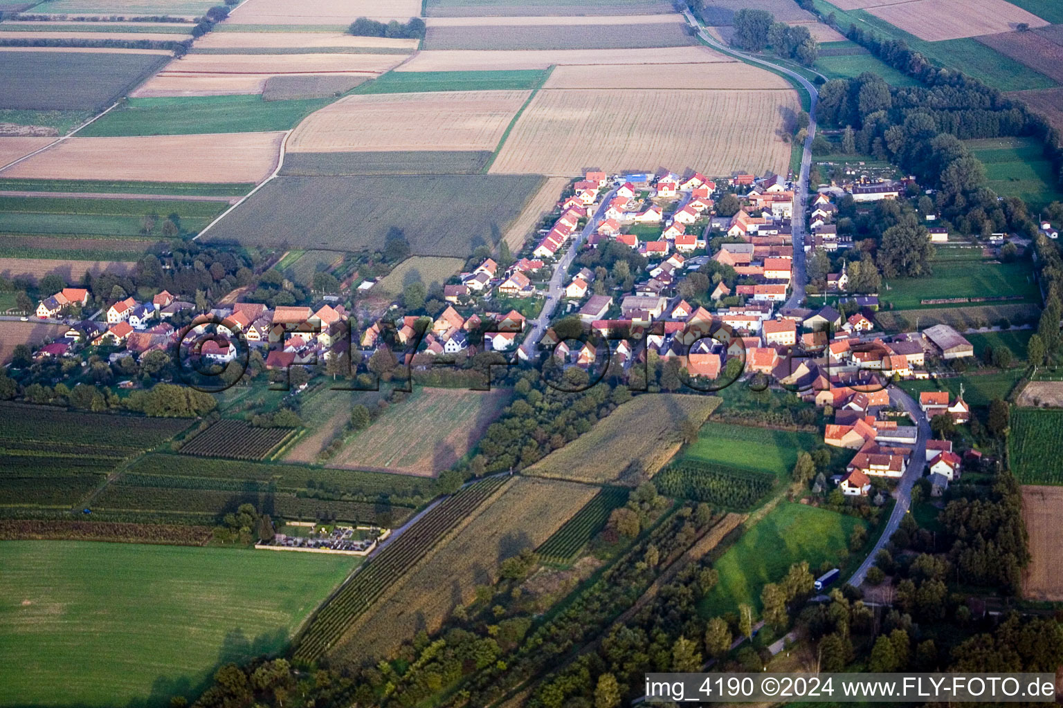 Luftbild von Ortsteil Kleinsteinfeld in Niederotterbach im Bundesland Rheinland-Pfalz, Deutschland