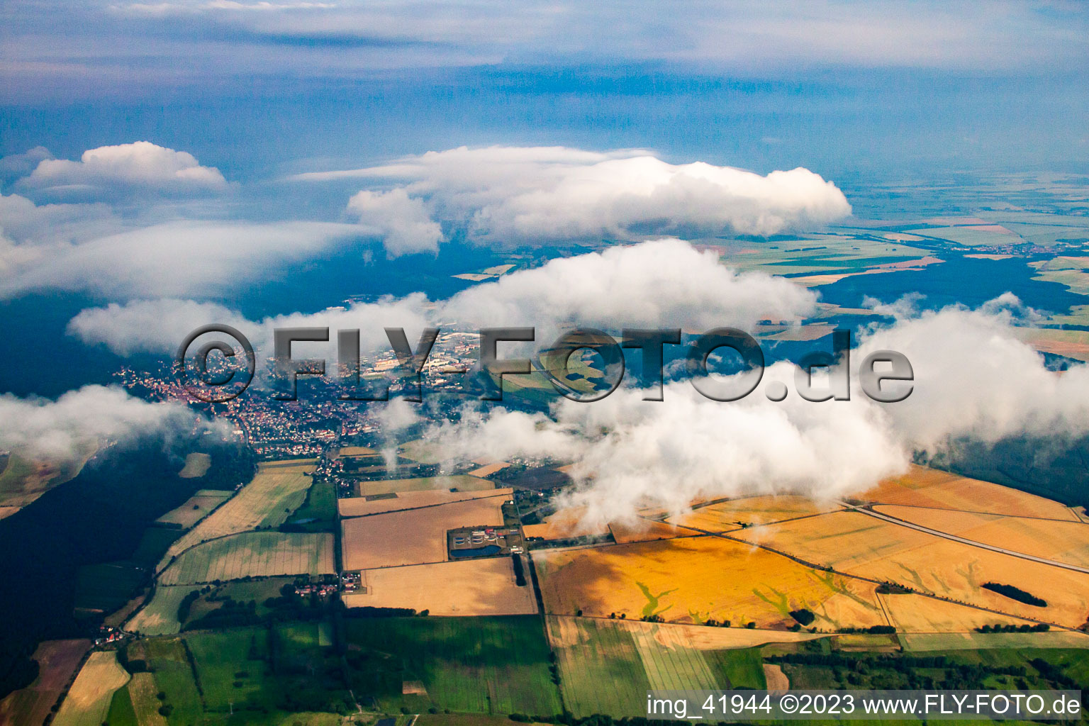 Luftbild von Von Osten unter Wolken in Blankenburg im Bundesland Sachsen-Anhalt, Deutschland