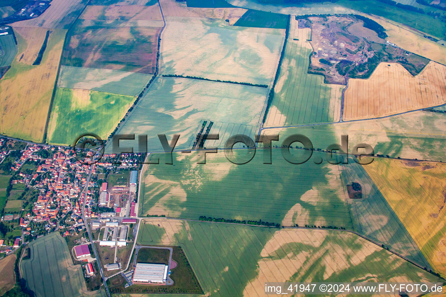 Luftbild von Durch Bodenerosion und Wasser geprägte Strukturen auf landwirtschaftlichen Feldern in Thale im Bundesland Sachsen-Anhalt, Deutschland