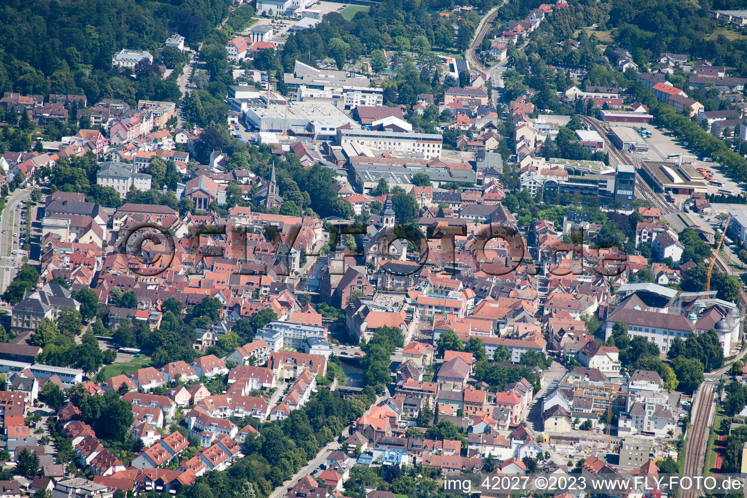 Ettlingen im Bundesland Baden-Württemberg, Deutschland von der Drohne aus gesehen