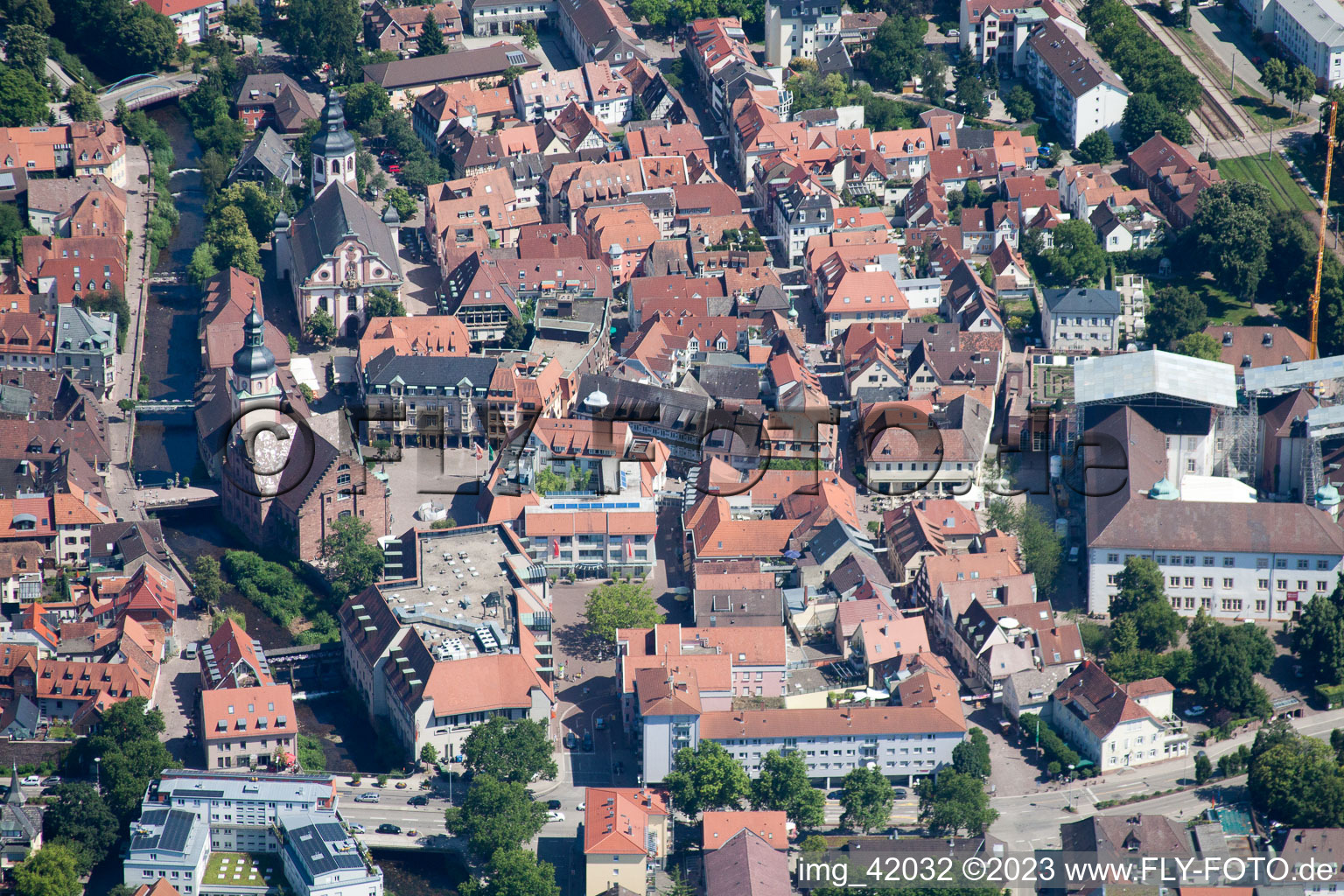 Luftbild von Altstadt in Ettlingen im Bundesland Baden-Württemberg, Deutschland