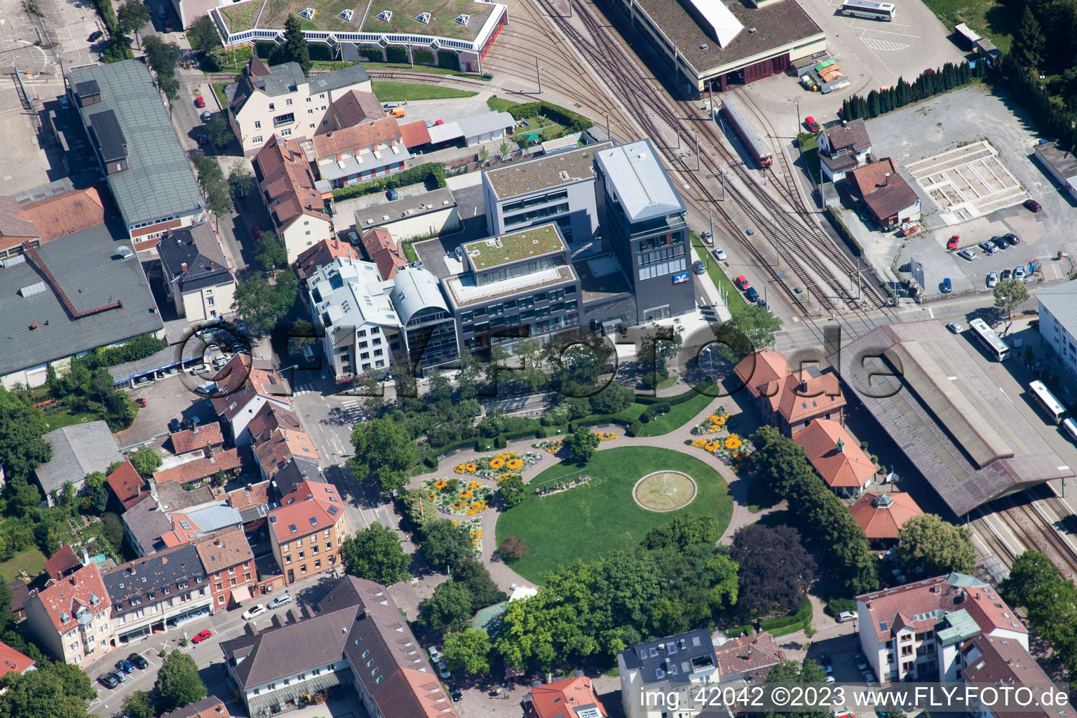 Luftbild von Stadtbahnhof in Ettlingen im Bundesland Baden-Württemberg, Deutschland