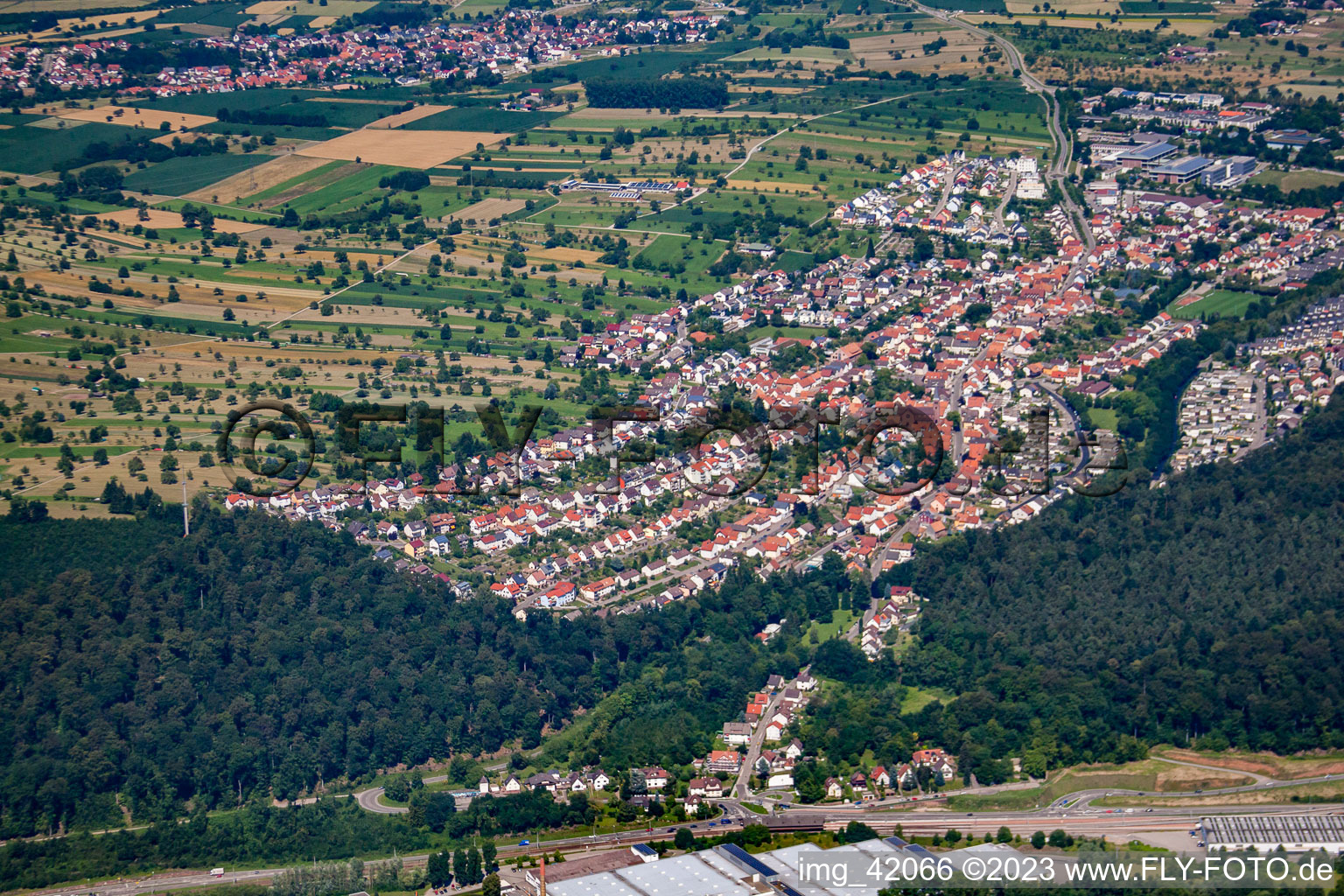 Luftbild von Von Westen im Ortsteil Busenbach in Waldbronn im Bundesland Baden-Württemberg, Deutschland