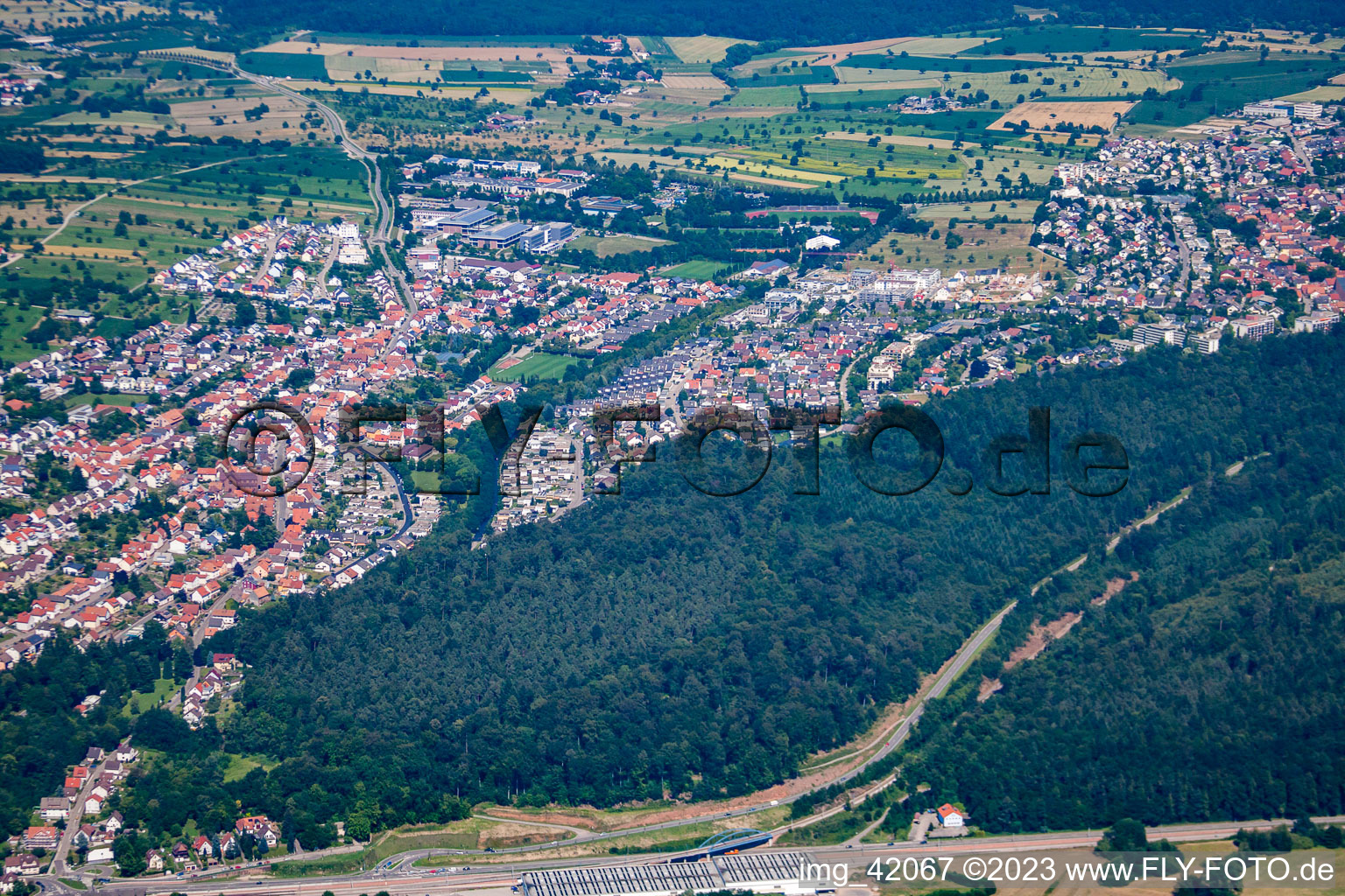 Luftaufnahme von Von Westen im Ortsteil Busenbach in Waldbronn im Bundesland Baden-Württemberg, Deutschland