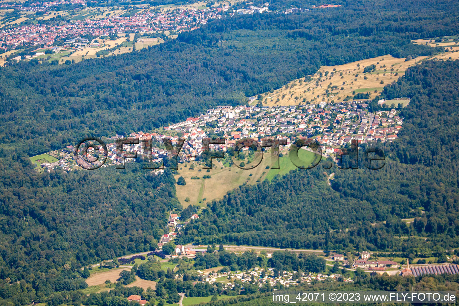 Luftaufnahme von Ortsteil Etzenrot in Waldbronn im Bundesland Baden-Württemberg, Deutschland
