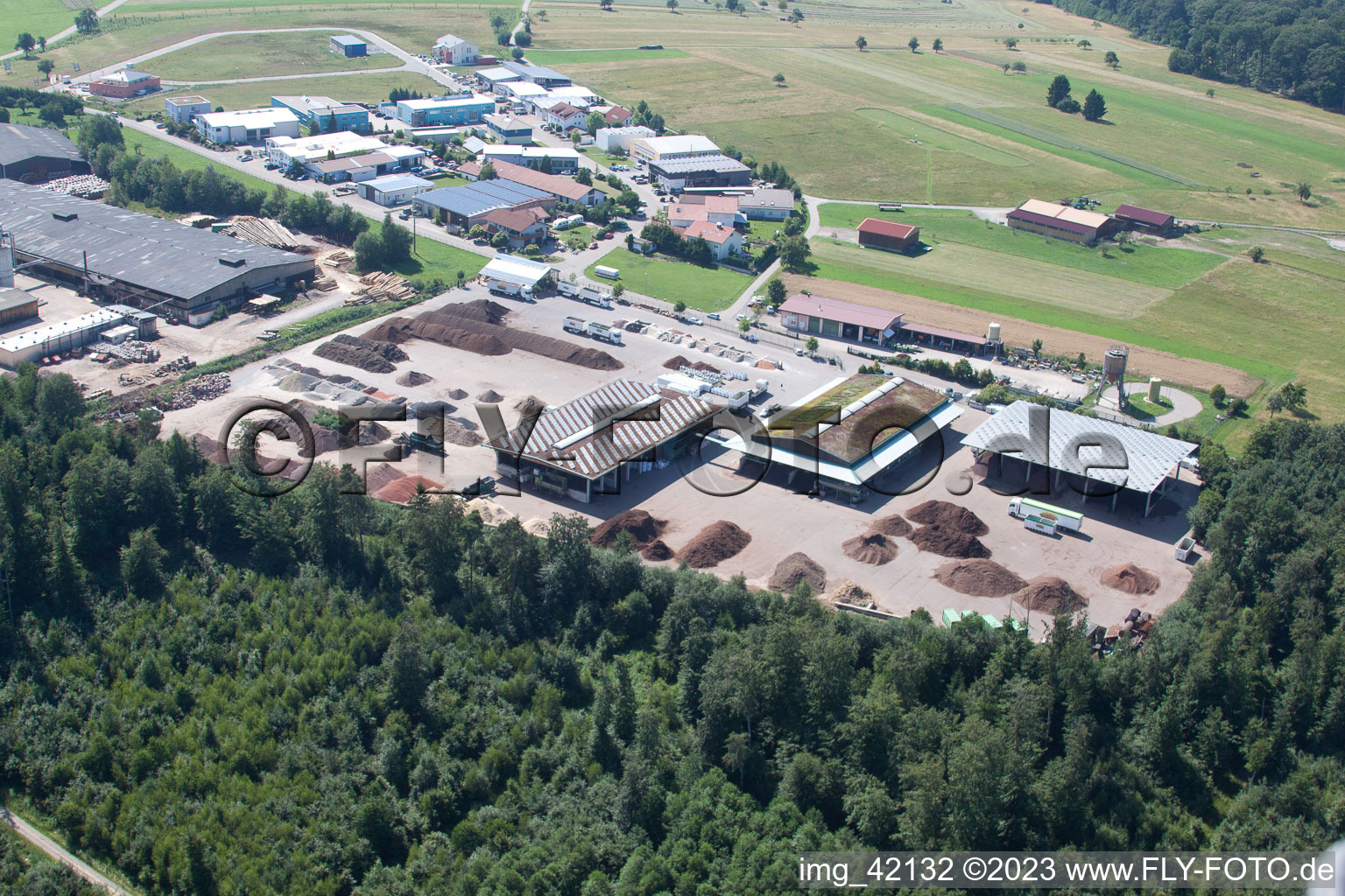 Luftbild von Corthum – Erdenwerk Forst Humus GmbH Im Schwarzenbusch 8, Marxzell-Pfaffenrot im Bundesland Baden-Württemberg, Deutschland