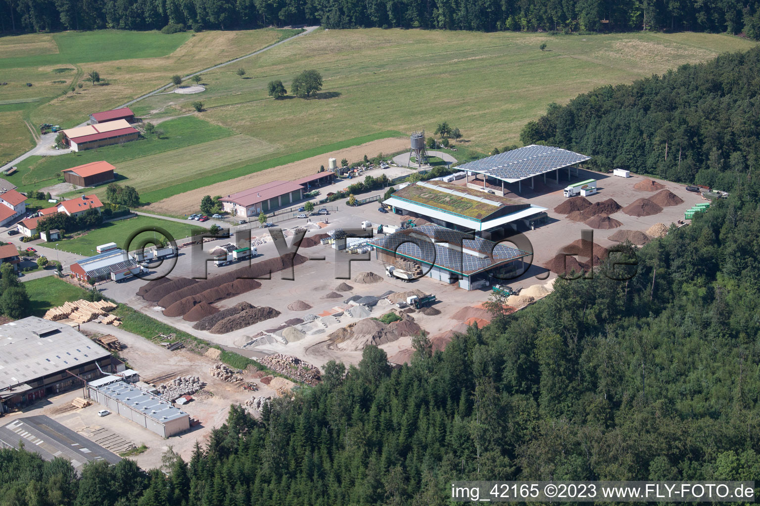 Luftaufnahme von Corthum – Erdenwerk Forst Humus GmbH Im Schwarzenbusch 8, Marxzell-Pfaffenrot im Bundesland Baden-Württemberg, Deutschland