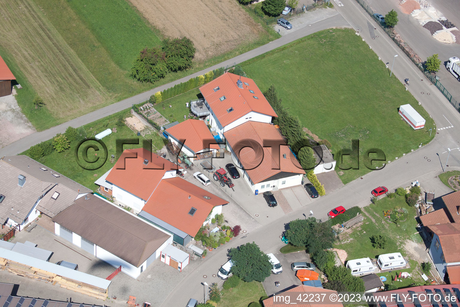Pfaffenrot, Gewerbegebiet Im Schwarzenbusch im Bundesland Baden-Württemberg, Deutschland aus der Luft betrachtet
