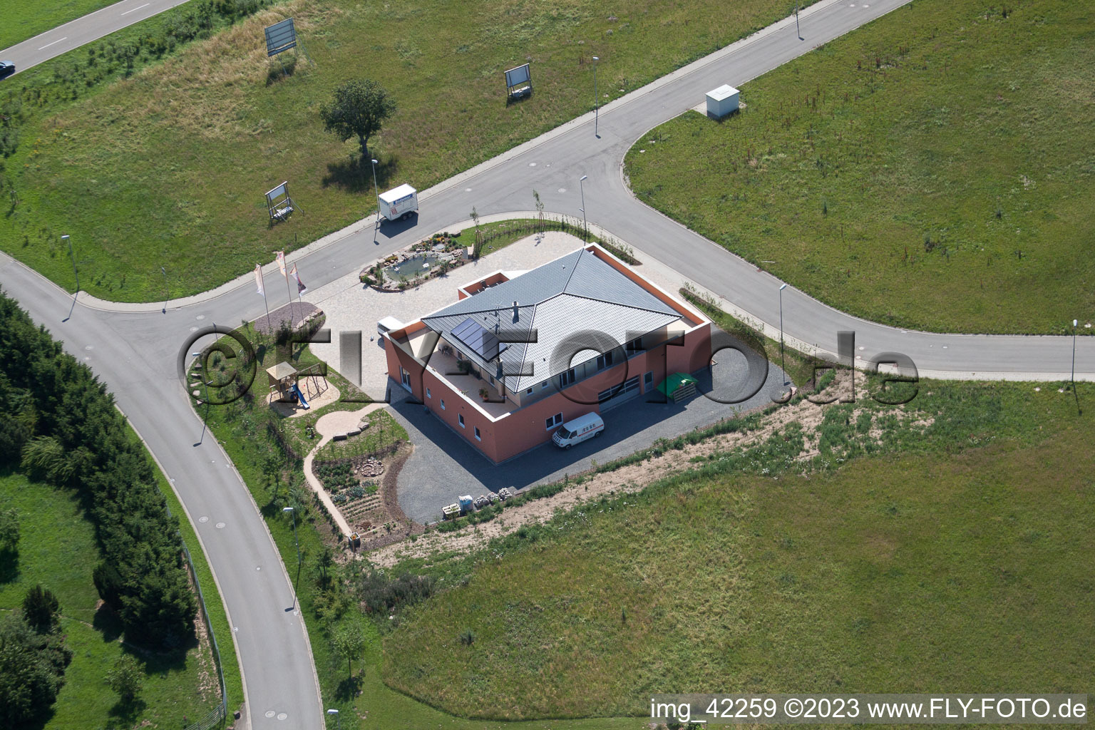 Drohnenbild von Pfaffenrot, Gewerbegebiet Im Schwarzenbusch im Bundesland Baden-Württemberg, Deutschland