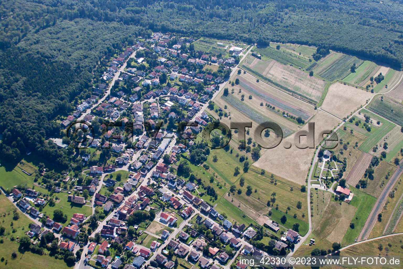 Ortsteil Schluttenbach in Ettlingen im Bundesland Baden-Württemberg, Deutschland aus der Luft
