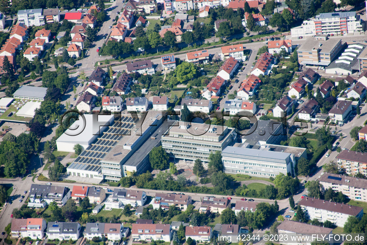 Luftbild von Albert Einstein Schule in Ettlingen im Bundesland Baden-Württemberg, Deutschland