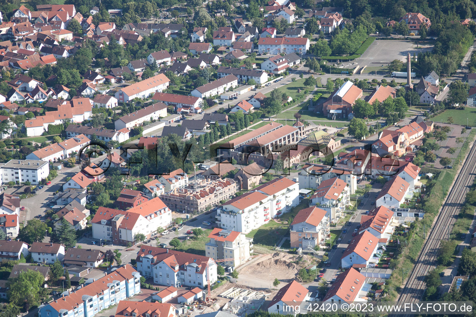Jockgrim im Bundesland Rheinland-Pfalz, Deutschland aus der Drohnenperspektive