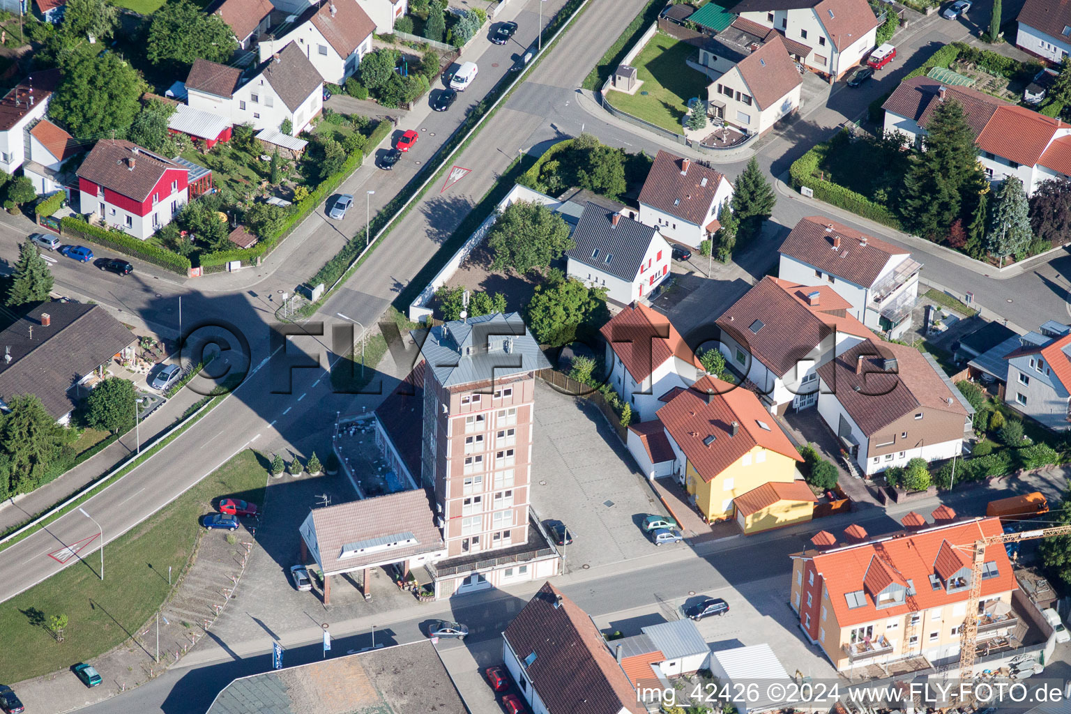 Luftbild von Hochhaus- Gebäude Ludovici-Hochhaus in Jockgrim im Bundesland Rheinland-Pfalz, Deutschland