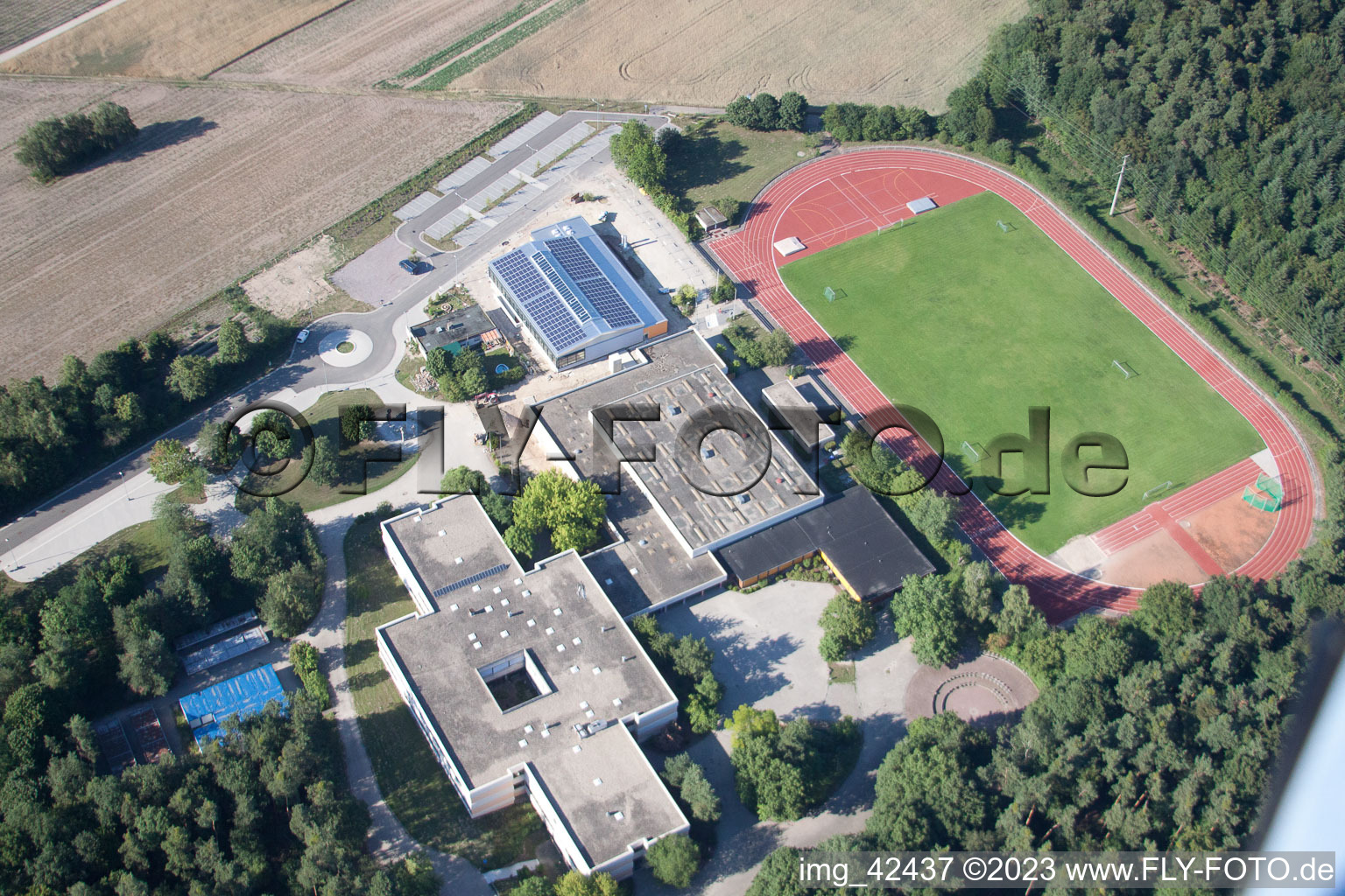 Drohnenaufname von Rheinzabern, Römerbadschule im Bundesland Rheinland-Pfalz, Deutschland