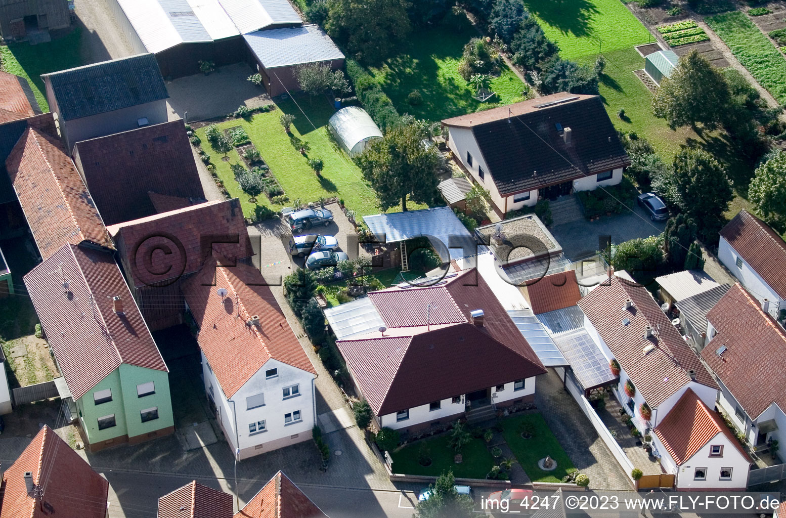 Kandel-Minderslachen, Brehmstr im Bundesland Rheinland-Pfalz, Deutschland von einer Drohne aus