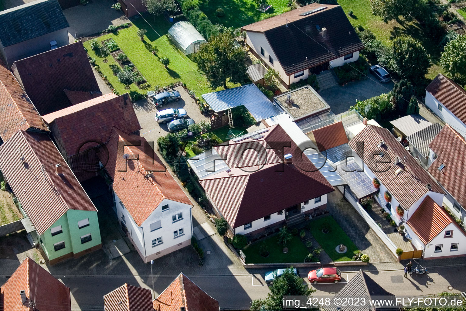 Kandel-Minderslachen, Brehmstr im Bundesland Rheinland-Pfalz, Deutschland von der Drohne aus gesehen