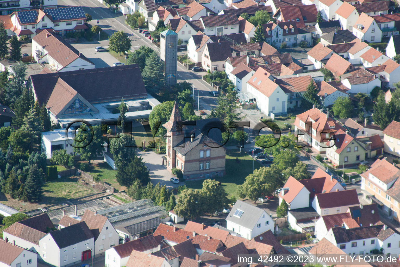 Jockgrim, Rathaus im Bundesland Rheinland-Pfalz, Deutschland von oben
