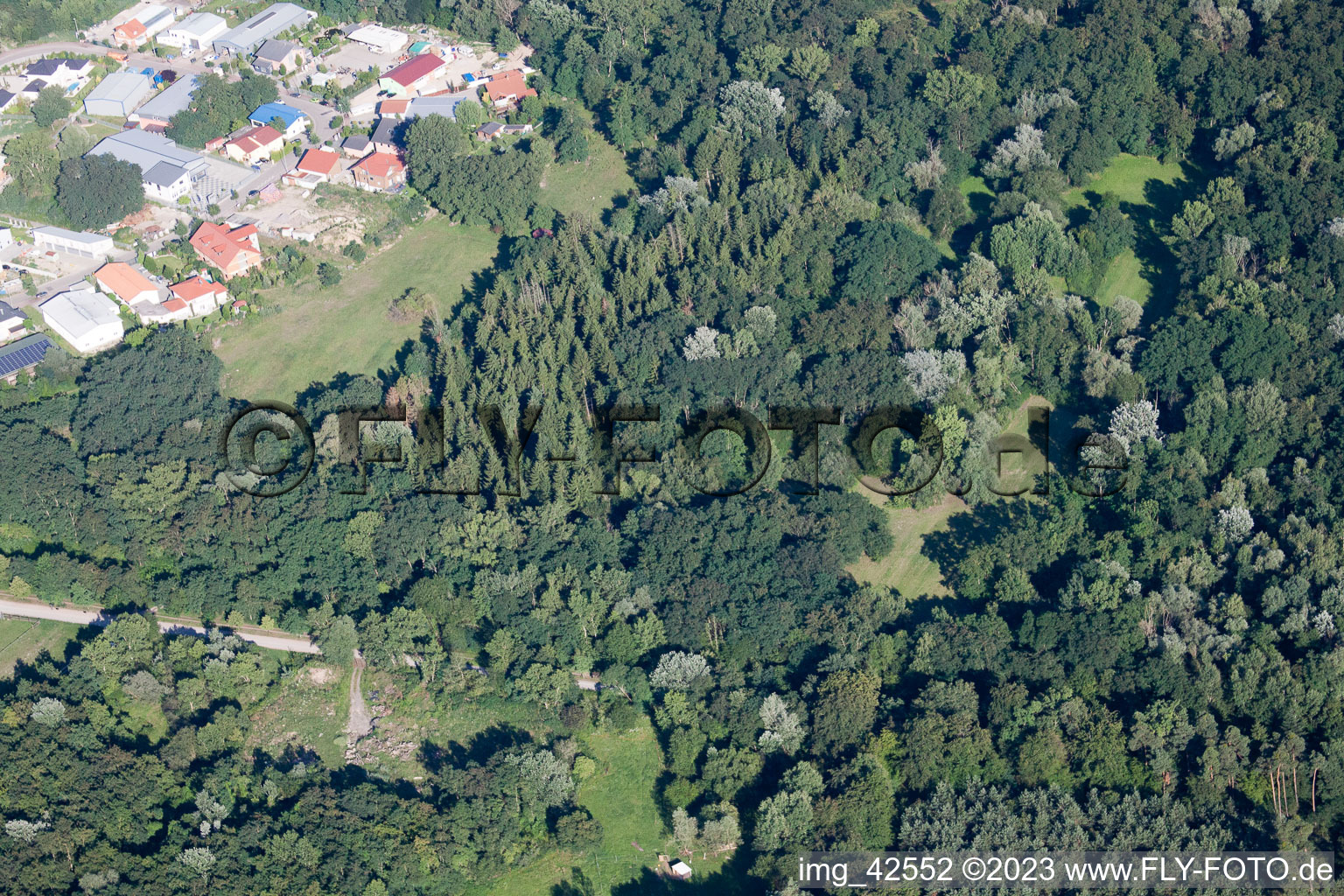 Jockgrim, Tongrube im Bundesland Rheinland-Pfalz, Deutschland aus der Luft betrachtet