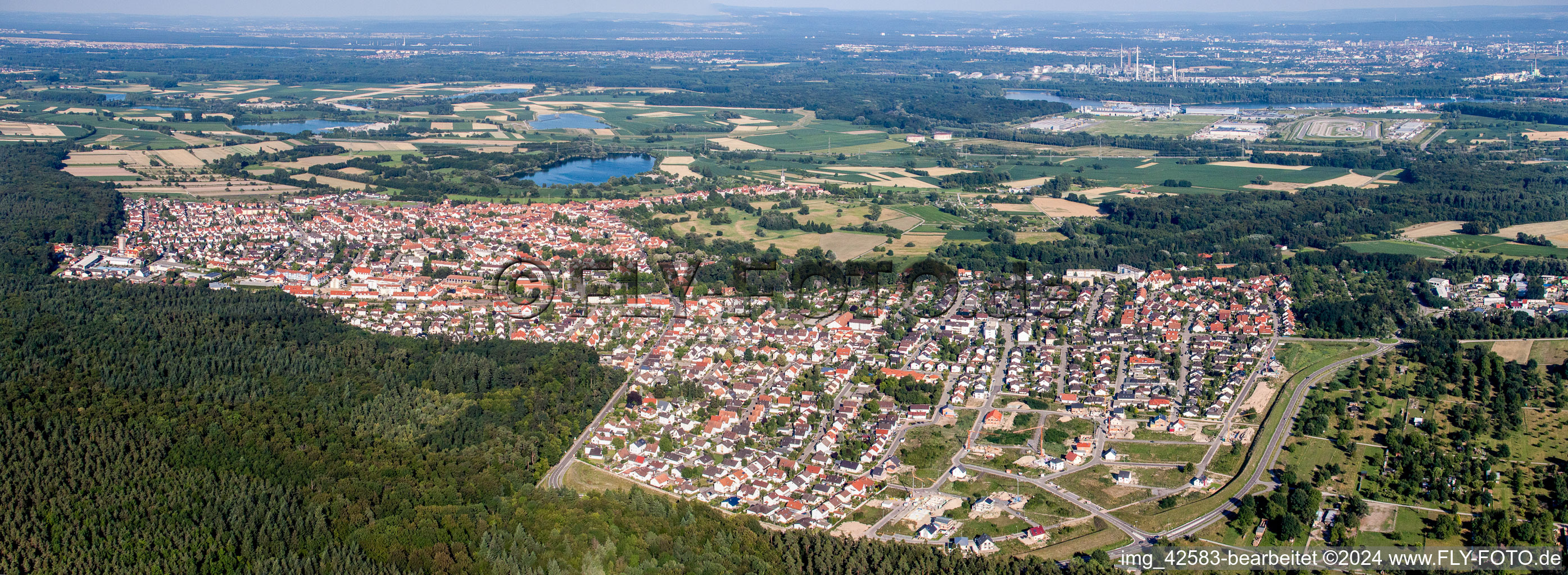 Panorama Perspektive Ortsansicht der Straßen und Häuser der Wohngebiete in Jockgrim im Bundesland Rheinland-Pfalz, Deutschland
