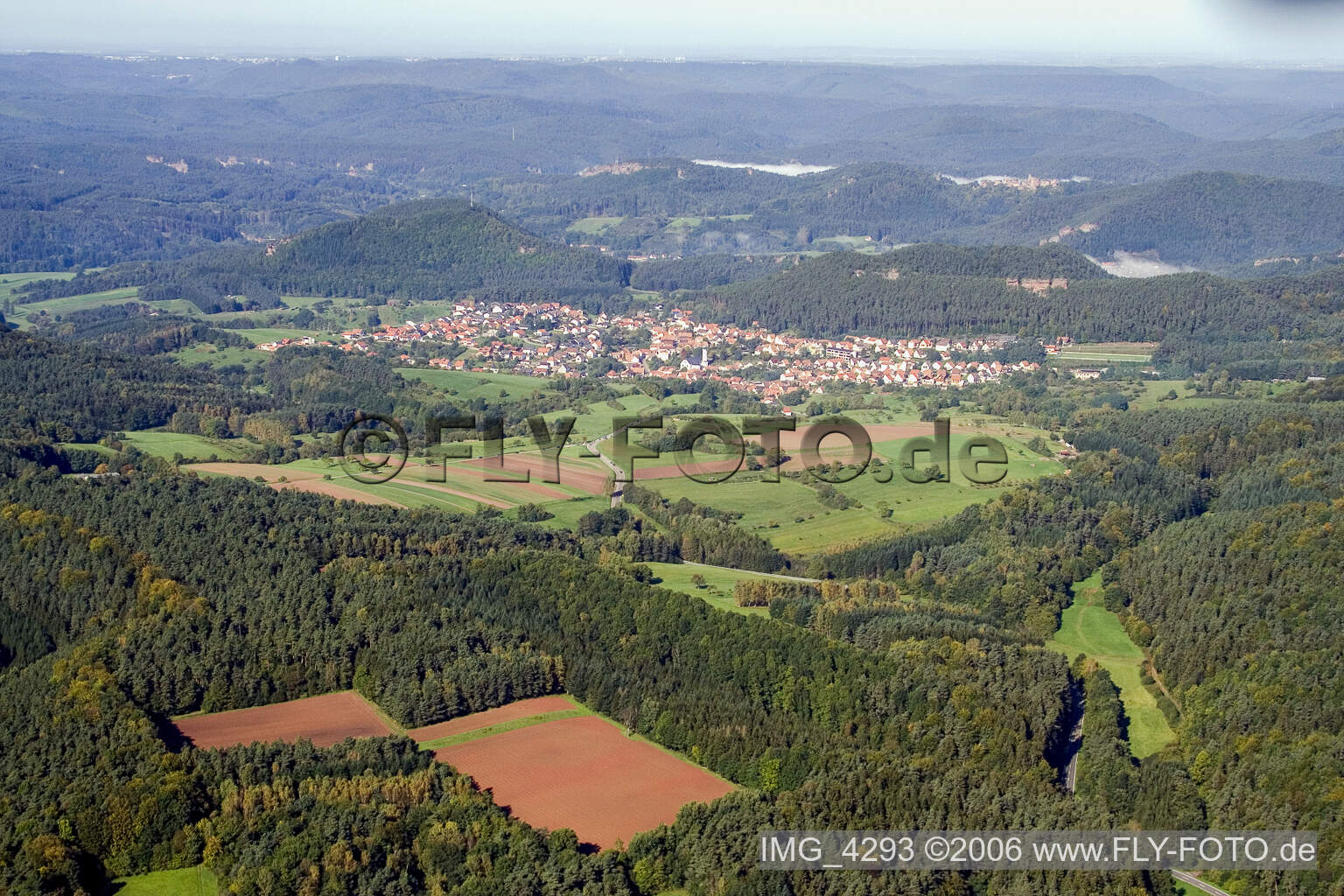 Luftbild von Busenberg im Bundesland Rheinland-Pfalz, Deutschland