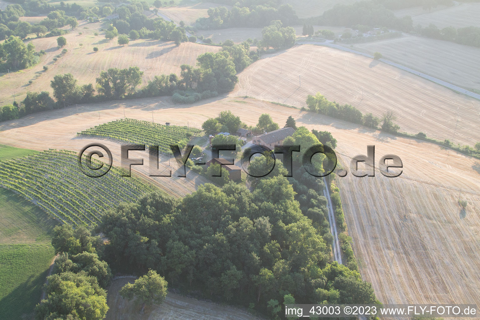 Luftaufnahme von San Martino dei Muri im Bundesland The Marches, Italien
