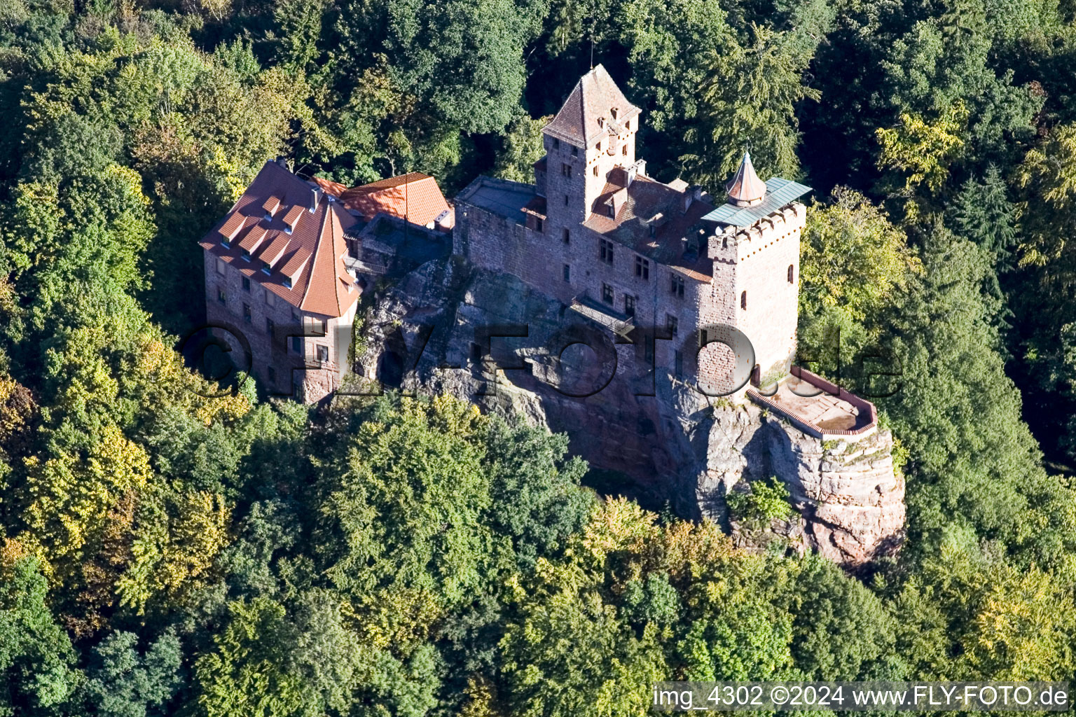 Burganlage der Burg Berwartstein in Erlenbach bei Dahn im Bundesland Rheinland-Pfalz, Deutschland