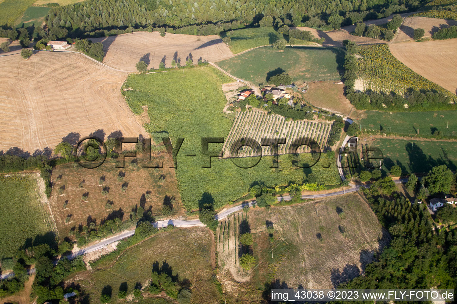 Isola di Fano im Bundesland The Marches, Italien von der Drohne aus gesehen
