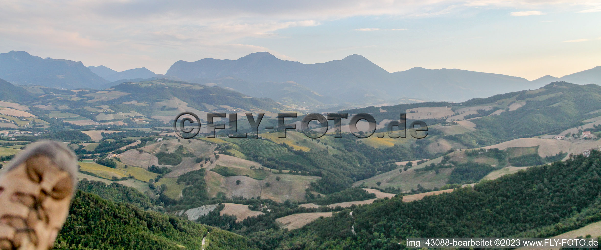 Cartoceto im Bundesland The Marches, Italien aus der Luft betrachtet