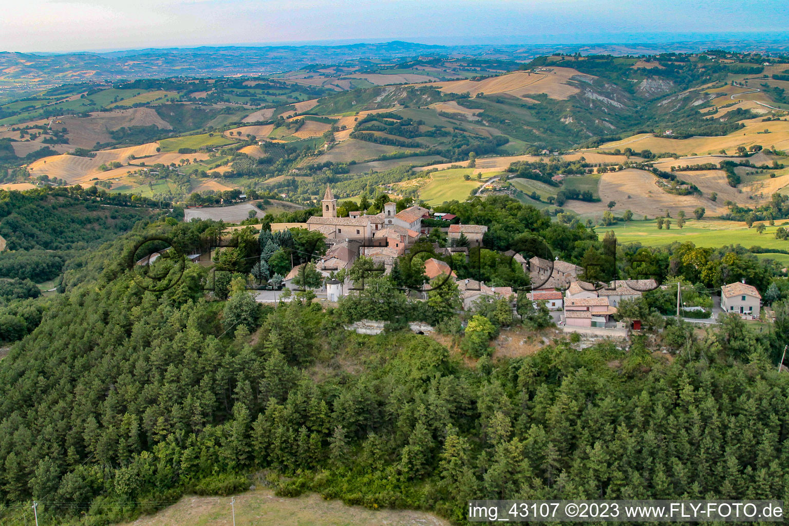 Luftaufnahme von Cartoceto im Bundesland The Marches, Italien