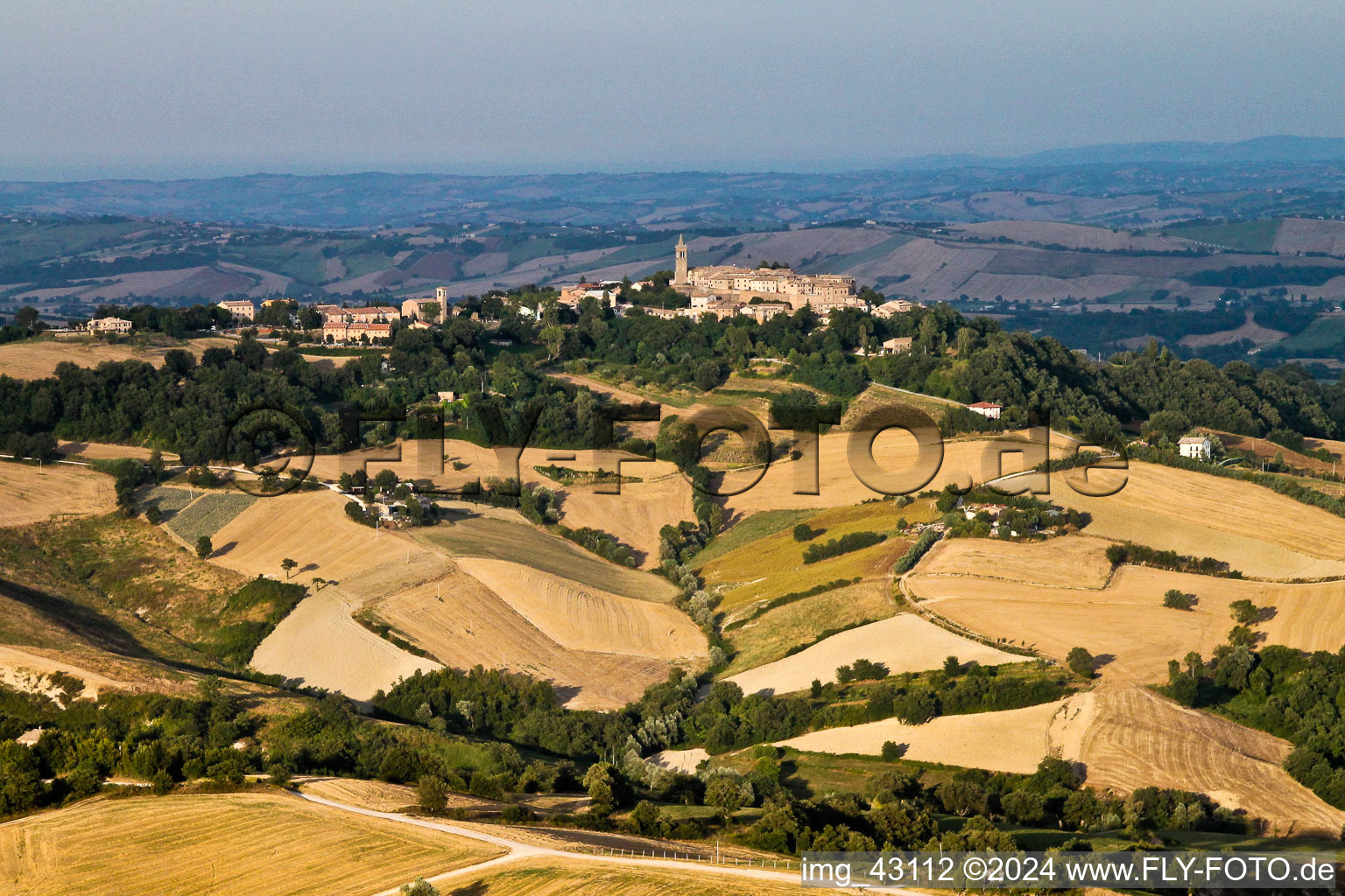 Strukturen auf landwirtschaftlichen Feldern in Isola di Fano in Marche im Bundesland The Marches, Italien