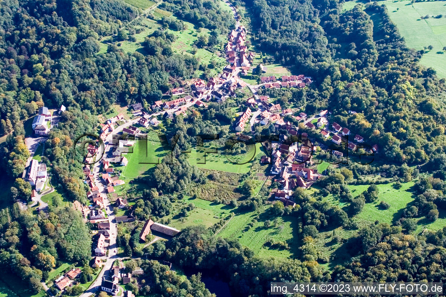 Weiler im Bundesland Bas-Rhin, Frankreich aus der Luft betrachtet