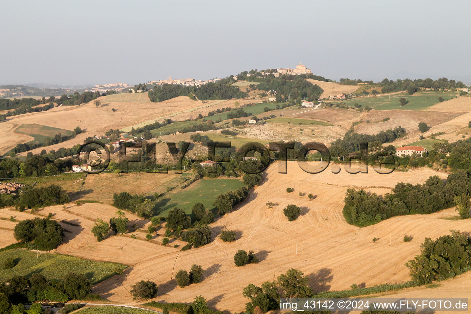 Luftbild von Sant'Ippolito im Bundesland The Marches, Italien