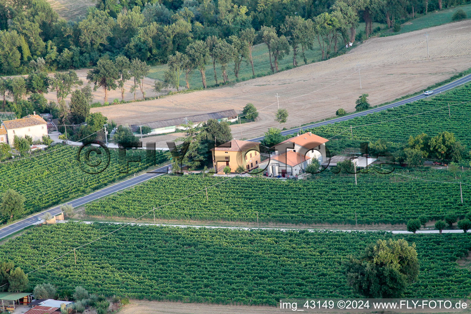 Luftaufnahme von Santa Maria della Valle im Bundesland The Marches, Italien