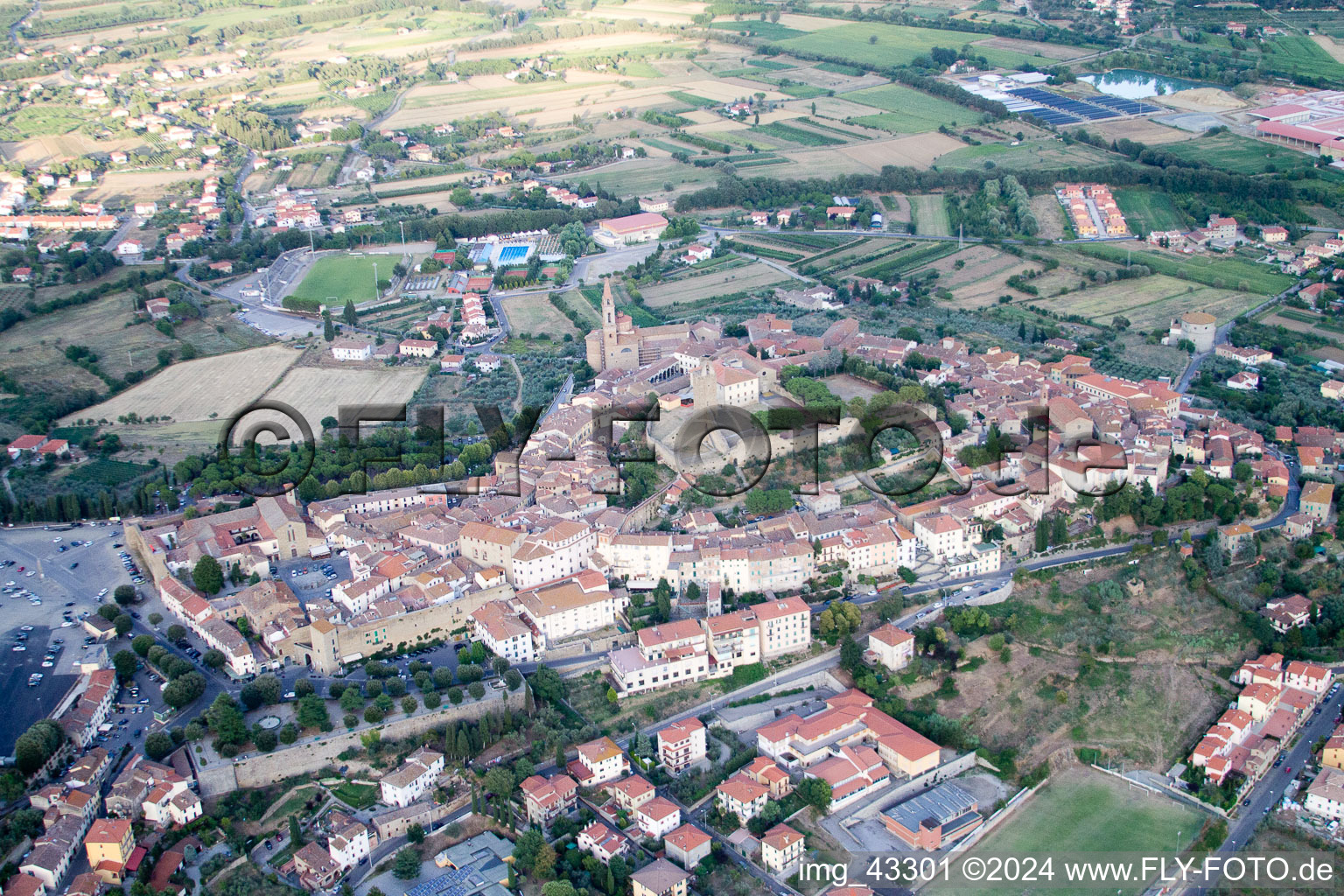 Castiglion Fiorentino im Bundesland Arezzo, Italien aus der Luft