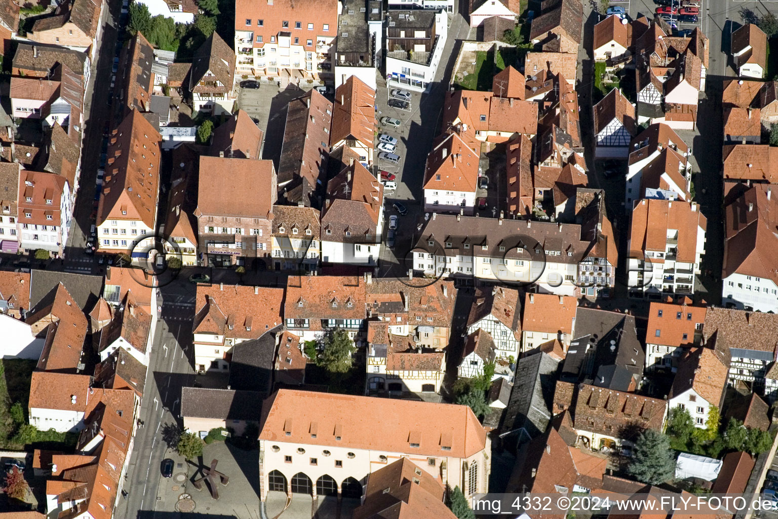Schrägluftbild von Wissembourg, Hauptstr im Bundesland Bas-Rhin, Frankreich
