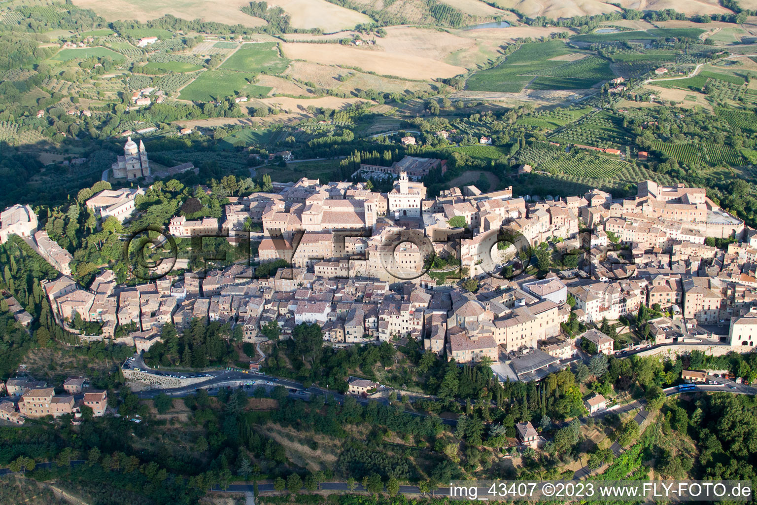 Drohnenaufname von Montepulciano im Bundesland Toscana, Italien