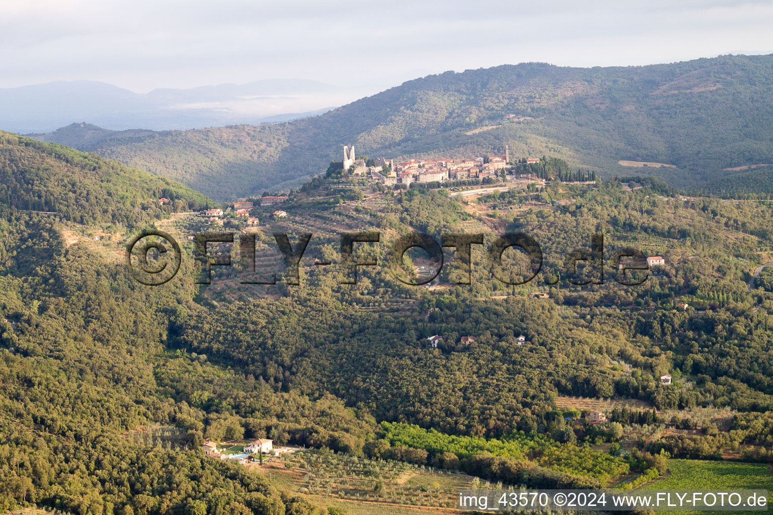 Luftaufnahme von Civitella in Val di Chiana im Bundesland Arezzo, Italien