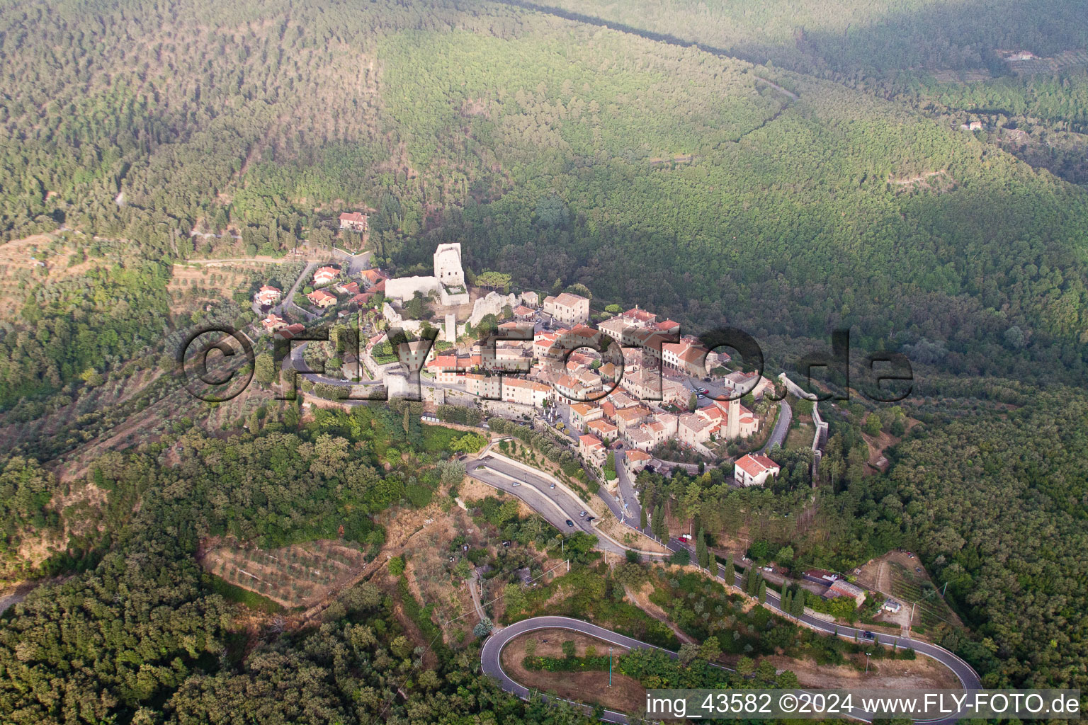 Civitella in Val di Chiana im Bundesland Arezzo, Italien von oben