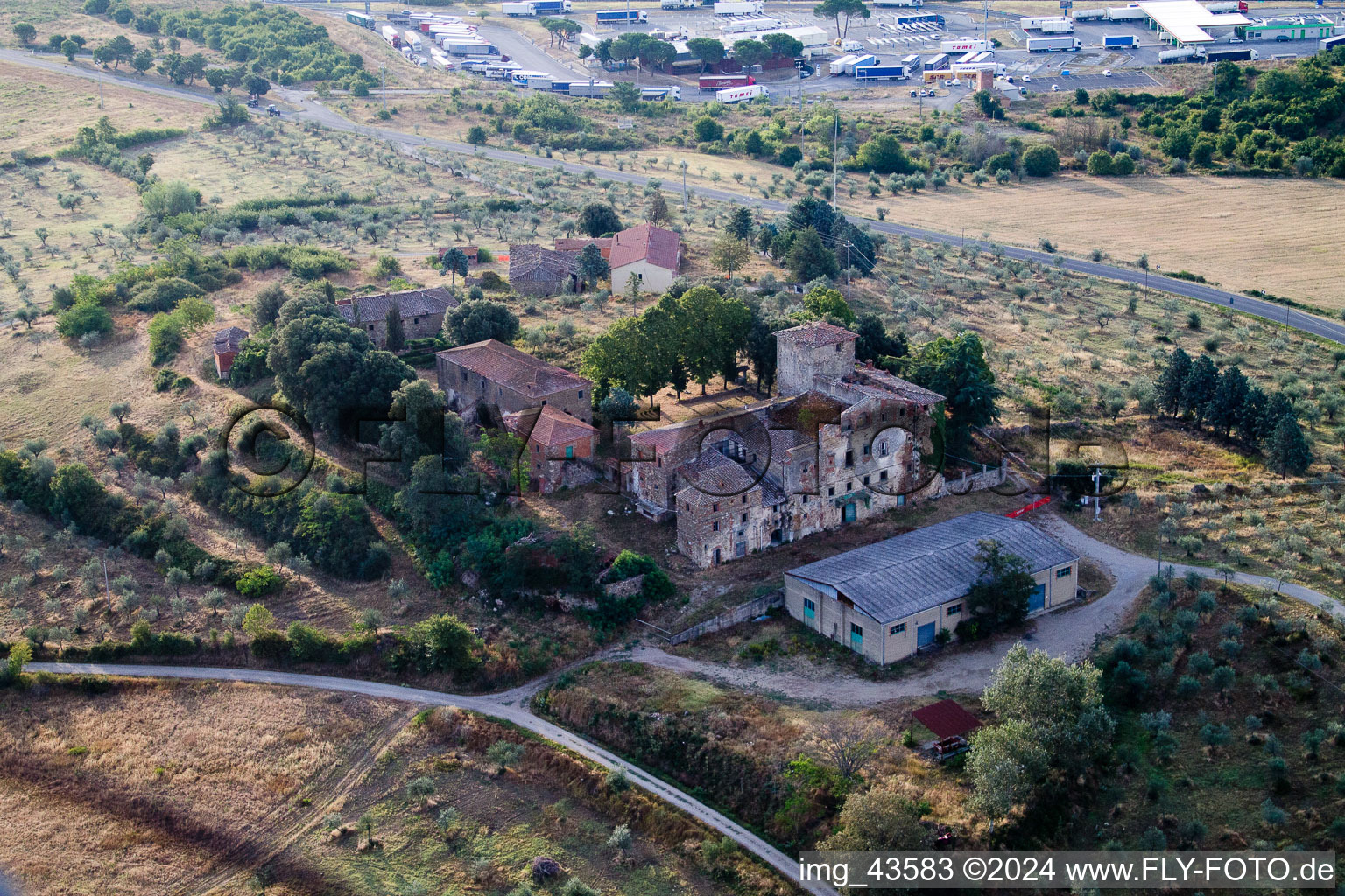 Civitella in Val di Chiana im Bundesland Arezzo, Italien aus der Luft