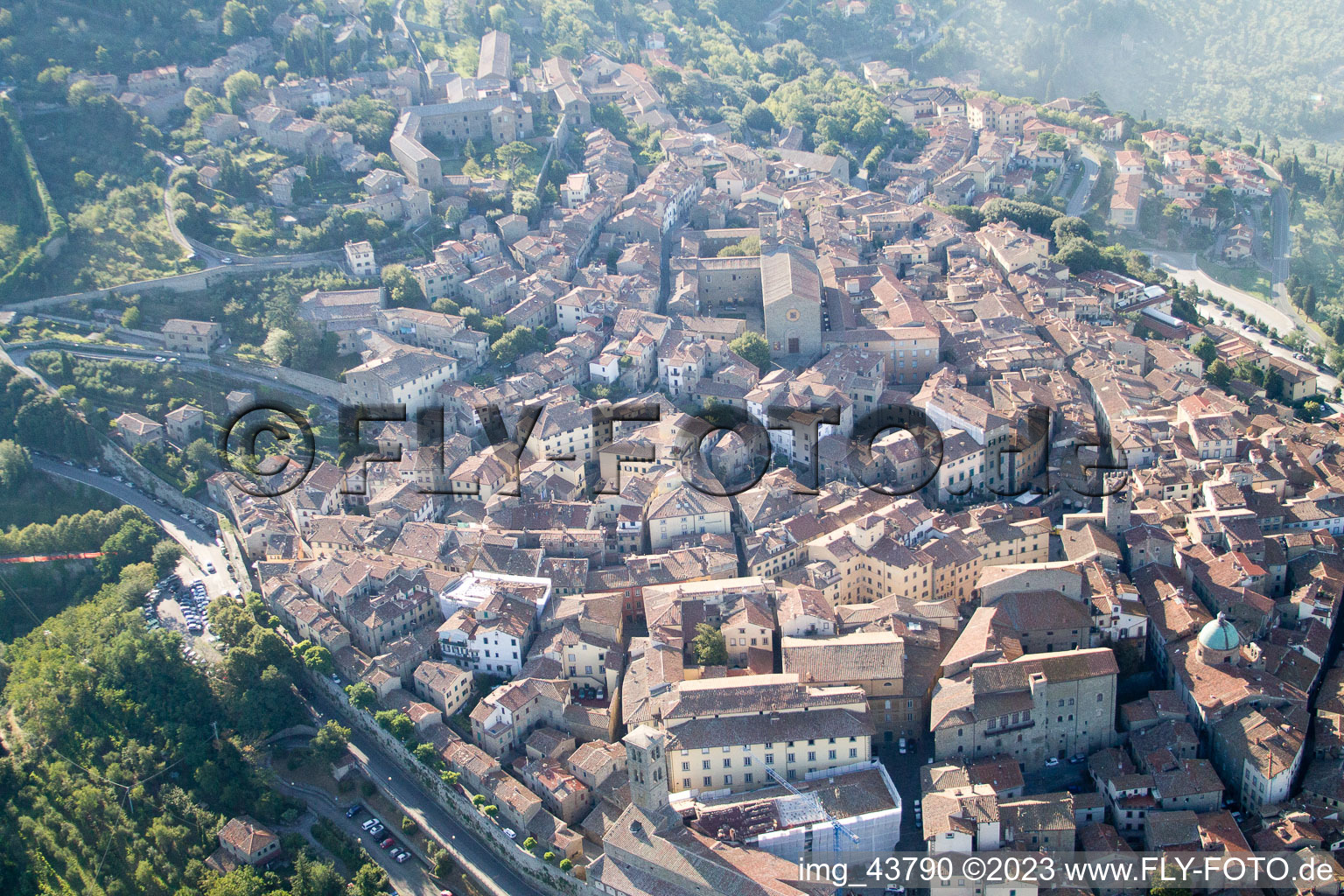 Luftaufnahme von Cortona im Bundesland Toscana, Italien