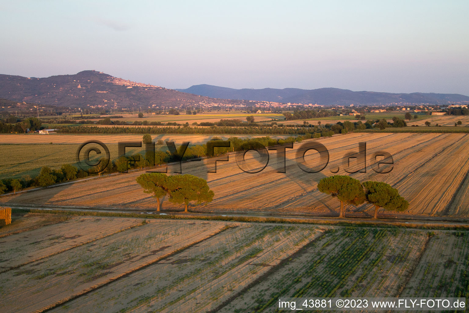 Drohnenbild von Castroncello im Bundesland Toscana, Italien