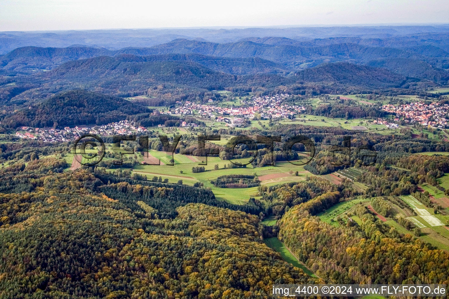 Dorf - Ansicht in Gossersweiler-Stein im Bundesland Rheinland-Pfalz, Deutschland
